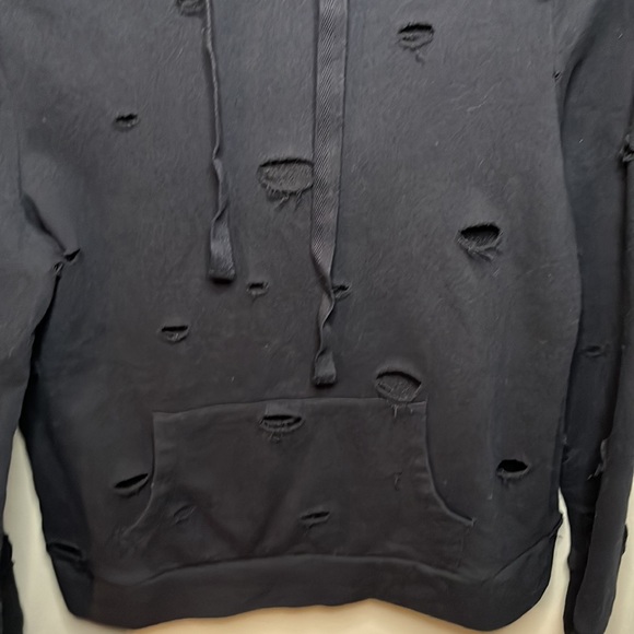 🤑 3/10 - Black distressed hoodie / never worn - Picture 2 of 6
